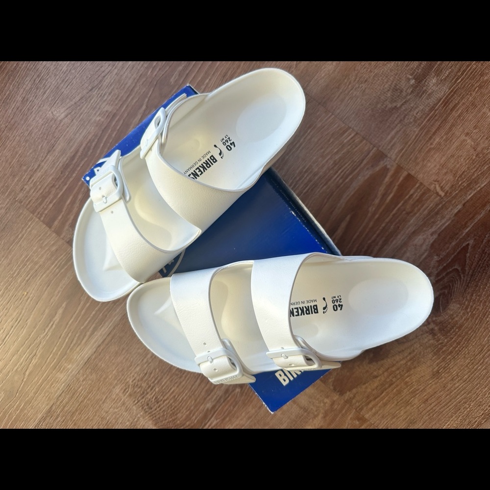 Brand New Birkenstock Arizona Essentials Slide Sandal - Women's